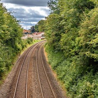 (162) Looking south along the Chiltern Railway from Hale Bridge - Aug. 2023 (20_213)