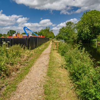 (220) Looking east along the Grand Union Canal towpath - Jun. 2022 (02_263)