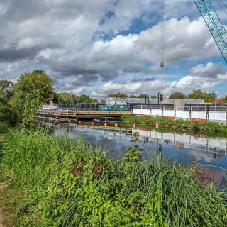 (247) Looking east along the Grand Union Canal towpath - Aug. 2022 (01_281)