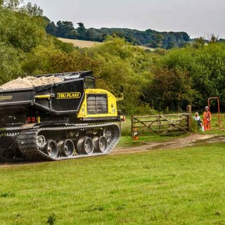 (293) Dump truck approaching PRoW AMS 26_3 marshalled crossing - Sep. 2023 (05_318)