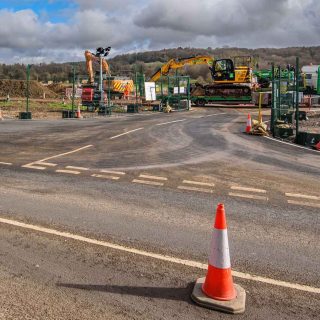 (93) HGV leaving compound to join traffic on the A413 - Feb. 2022 (20_148)