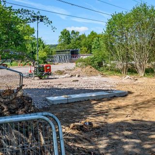 (97) Conveyor crossing the Chiltern Railway - May 2022 (20_160)