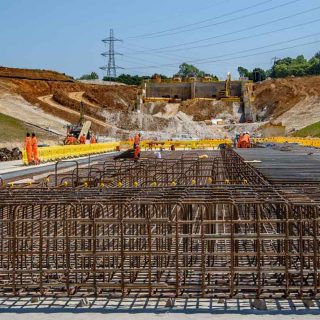 (98) Assembling the reinforcing bars for the porous portal bases - Jun. 2023 (08_115)